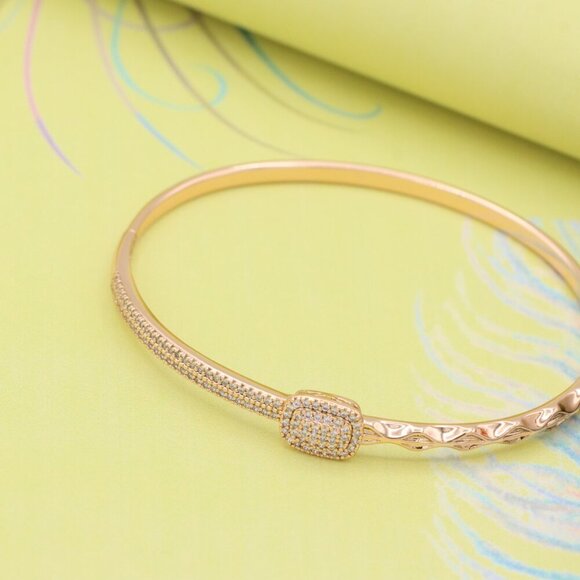 Elegant Rose Gold Bangle with Pave Setting and Textured Detail, XPBL0595 - Picture 2 of 12